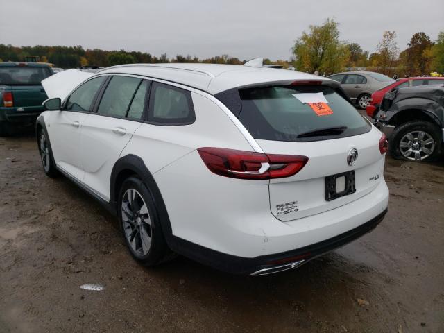 Photo 2 VIN: W04GU8SX5J1132141 - BUICK REGAL TOUR 