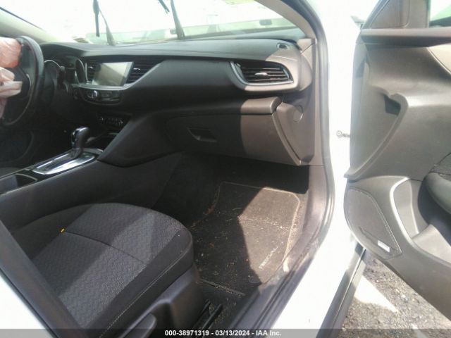 Photo 4 VIN: W04GU8SX9J1125354 - BUICK REGAL TOURX 