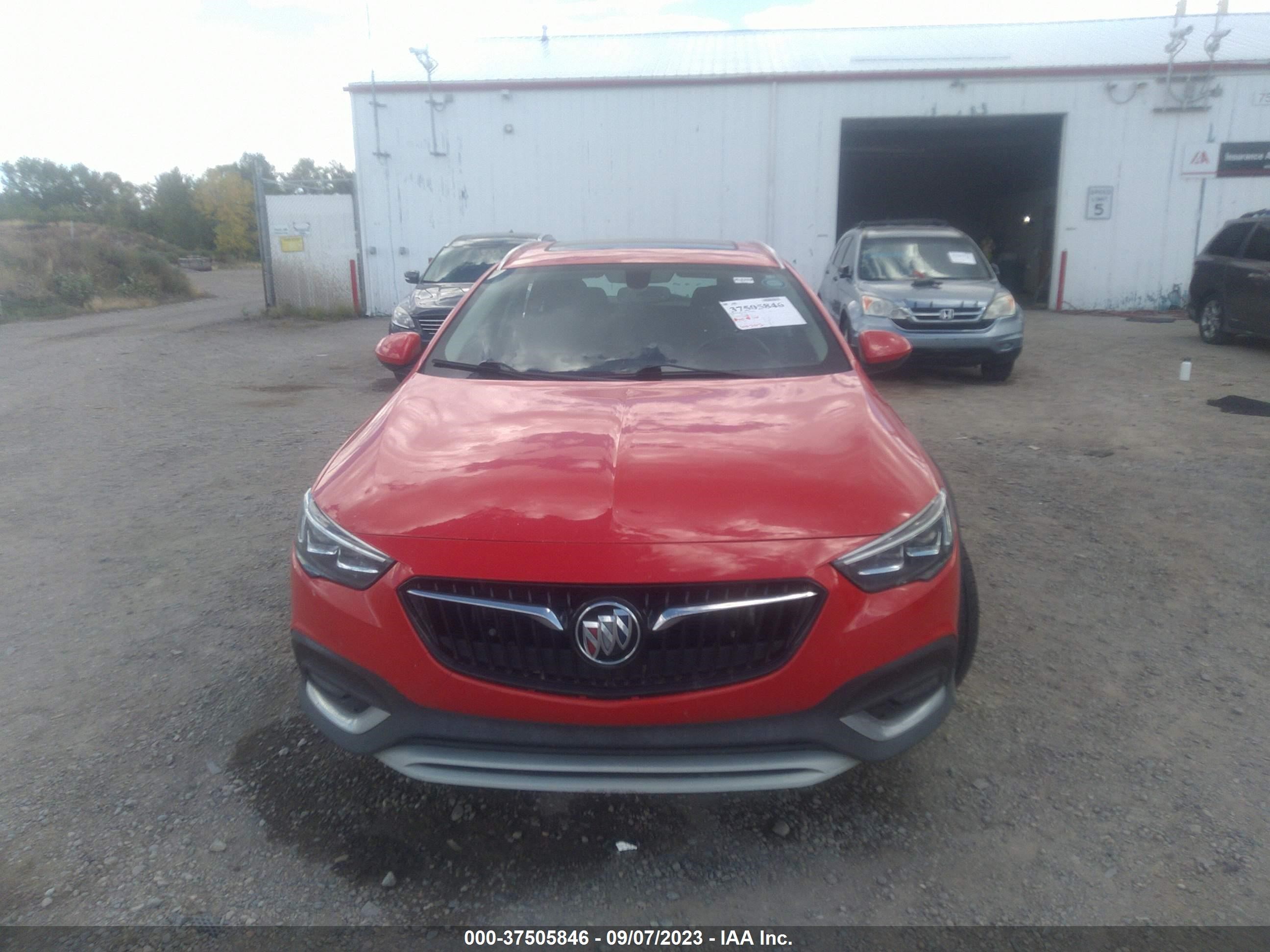 Photo 11 VIN: W04GU8SXXJ1095801 - BUICK REGAL 