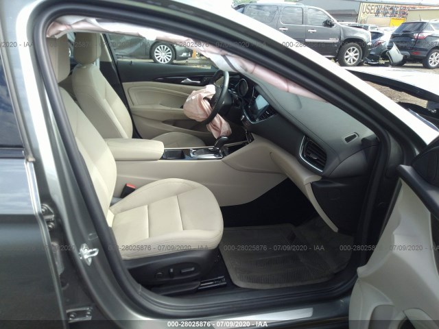 Photo 4 VIN: W04GV8SX6J1100523 - BUICK REGAL TOURX 