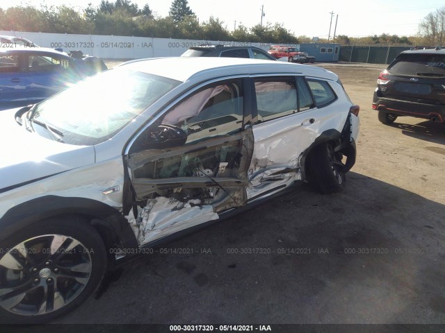 Photo 5 VIN: W04GV8SX8J1167737 - BUICK REGAL TOURX 