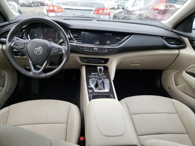 Photo 8 VIN: W04GV8SX9J1170839 - BUICK REGAL TOUR 