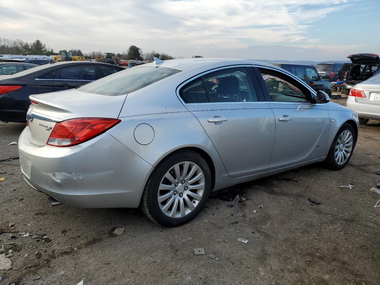 Photo 2 VIN: W04GW5EV3B1053443 - BUICK REGAL 