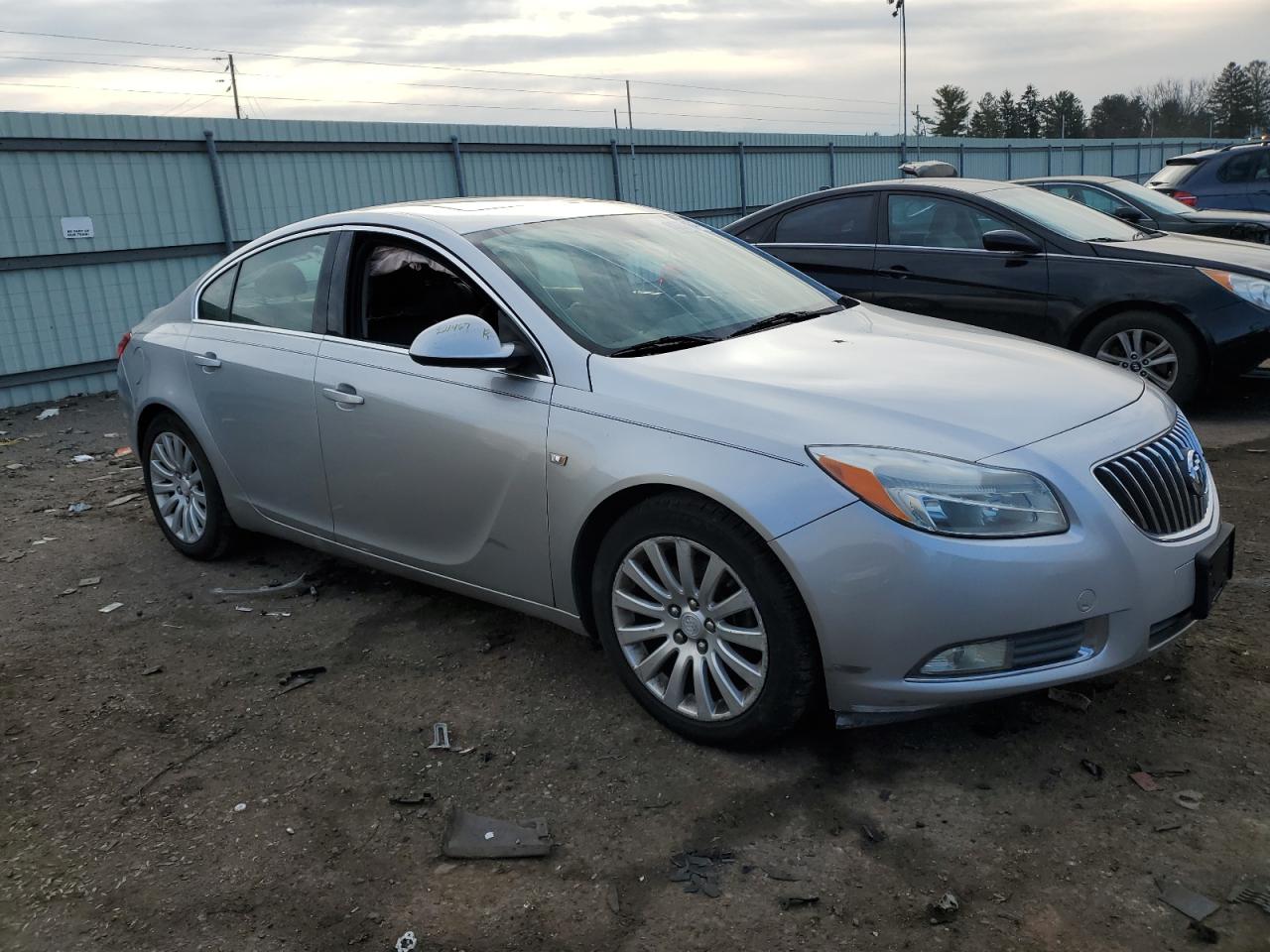 Photo 3 VIN: W04GW5EV3B1053443 - BUICK REGAL 