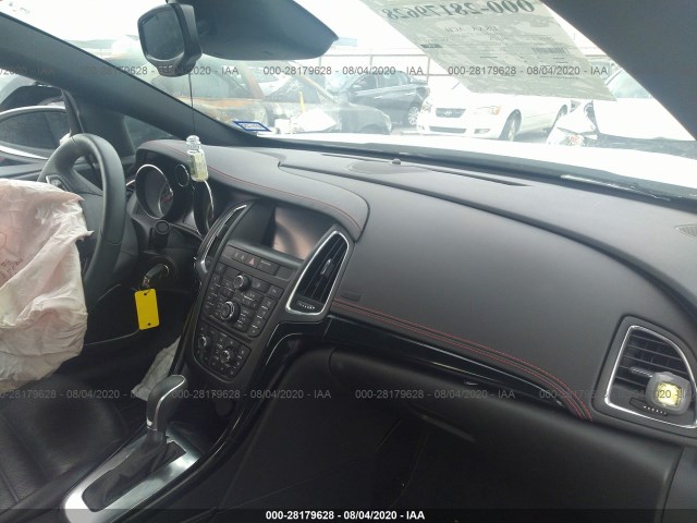 Photo 4 VIN: W04WJ3N58JG037877 - BUICK CASCADA 