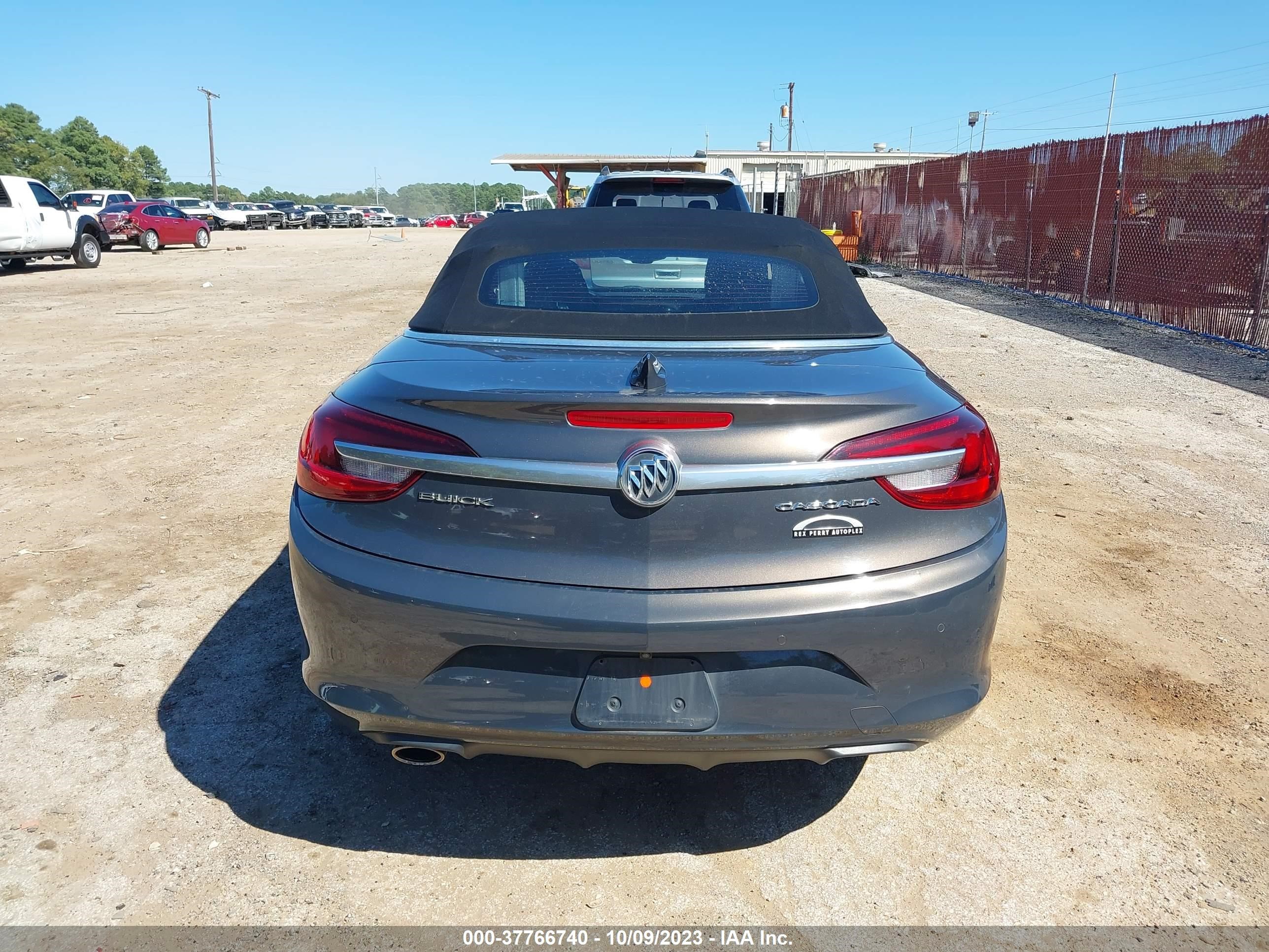 Photo 16 VIN: W04WT3N56GG100266 - BUICK CASCADA 