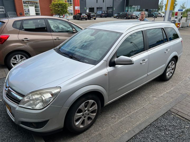 Photo 1 VIN: W0L0AHL3582215180 - OPEL ASTRA WAGON 