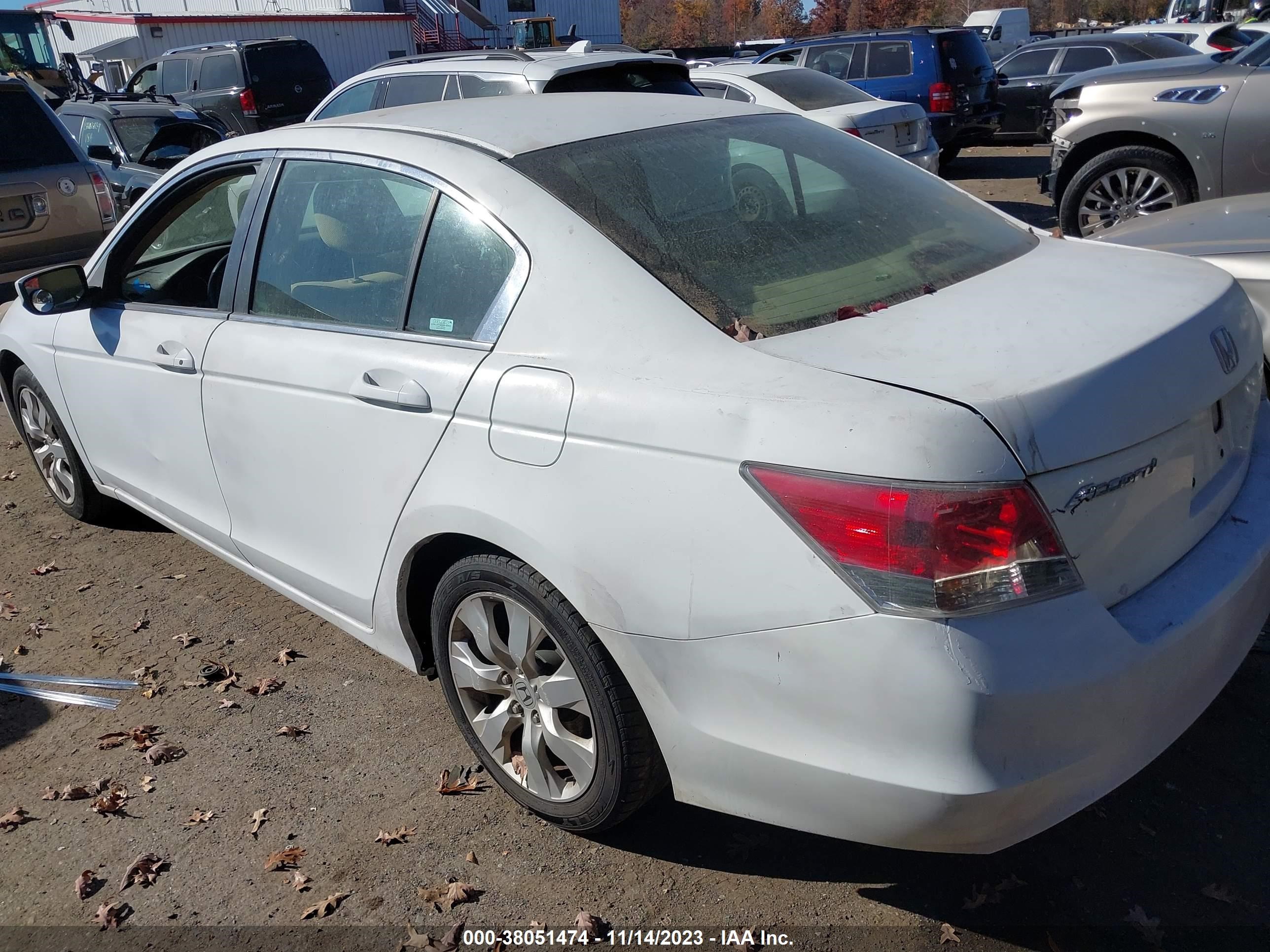 Photo 2 VIN: W0LGS6E18H1055183 - HONDA ACCORD 