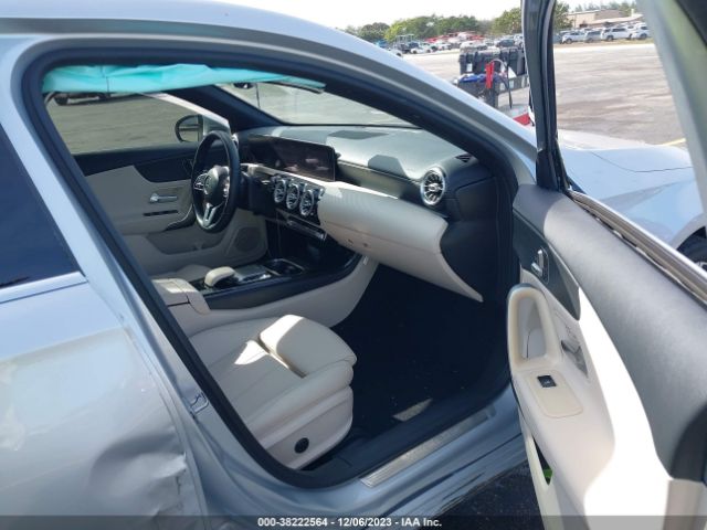 Photo 4 VIN: W1K3G4EB0LJ236047 - MERCEDES-BENZ A 220 