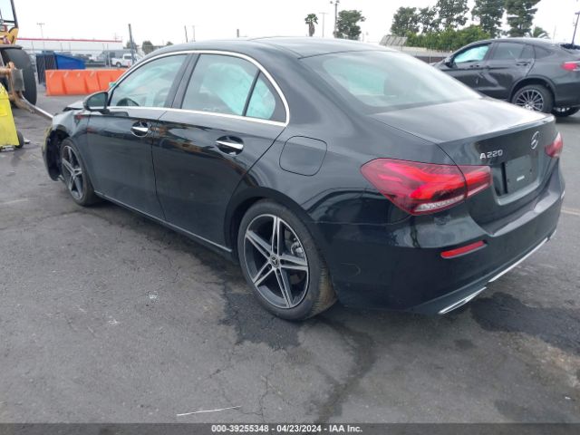 Photo 2 VIN: W1K3G4EB0NJ361214 - MERCEDES-BENZ A 220 