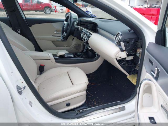 Photo 4 VIN: W1K3G4EB1MJ263145 - MERCEDES-BENZ A 220 