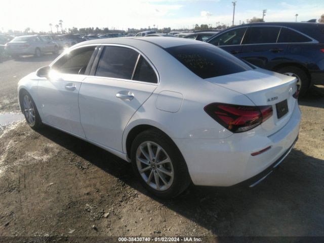 Photo 2 VIN: W1K3G4EB1MJ288014 - MERCEDES-BENZ A 220 