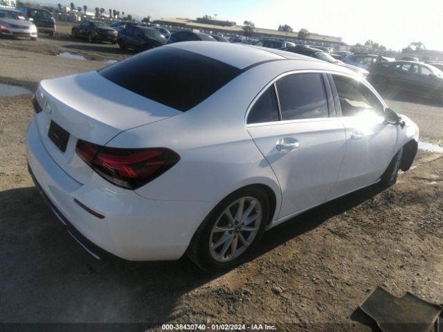 Photo 3 VIN: W1K3G4EB1MJ288014 - MERCEDES-BENZ A 220 