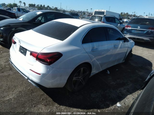 Photo 3 VIN: W1K3G4EB3MJ308604 - MERCEDES-BENZ A 220 