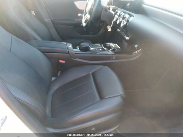 Photo 4 VIN: W1K3G4EB3MJ308604 - MERCEDES-BENZ A 220 