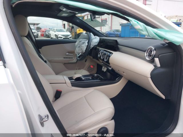 Photo 4 VIN: W1K3G4EB4NJ364455 - MERCEDES-BENZ A 220 