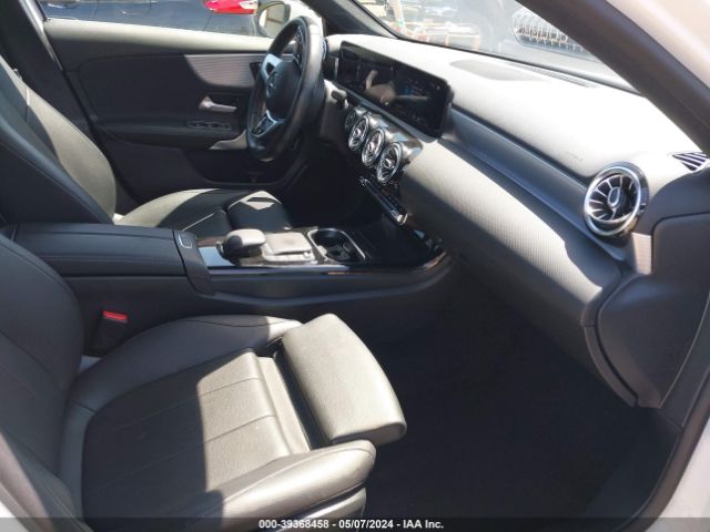 Photo 4 VIN: W1K3G4EB8MJ317105 - MERCEDES-BENZ A 220 