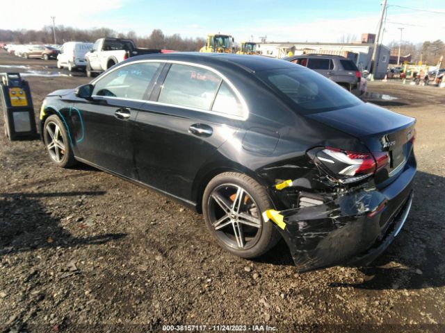 Photo 2 VIN: W1K3G4FB1MJ320300 - MERCEDES-BENZ A 220 