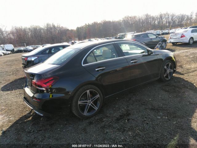 Photo 3 VIN: W1K3G4FB1MJ320300 - MERCEDES-BENZ A 220 