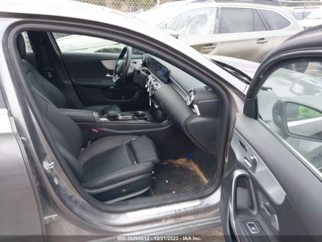 Photo 4 VIN: W1K3G4FB8NJ325155 - MERCEDES-BENZ A 220 