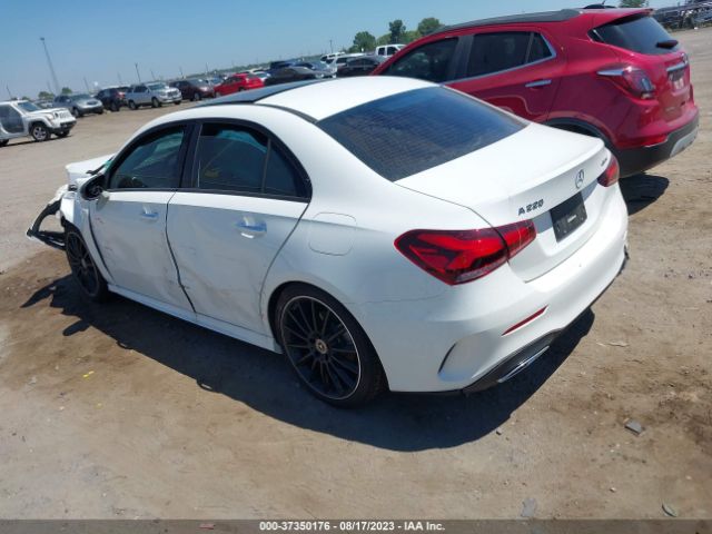 Photo 2 VIN: W1K3G4FBXNJ370226 - MERCEDES-BENZ A 220 