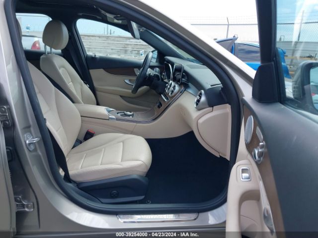 Photo 4 VIN: W1KWF8DB0MR619465 - MERCEDES-BENZ C-CLASS 