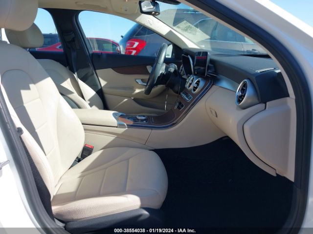 Photo 4 VIN: W1KWF8DB1MR648604 - MERCEDES-BENZ C 300 