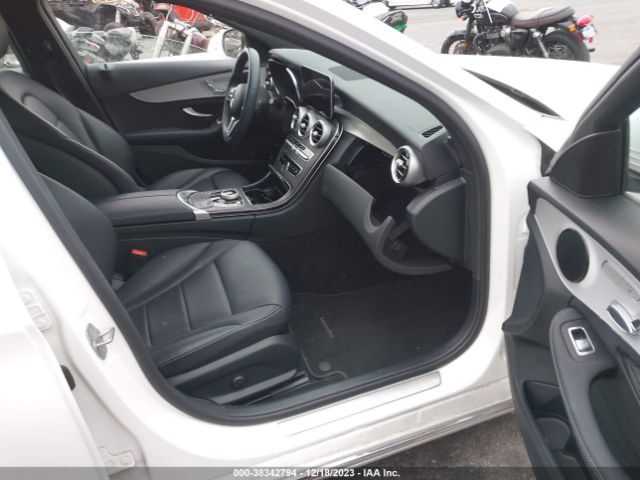 Photo 4 VIN: W1KWF8DB8MR618144 - MERCEDES-BENZ C 300 