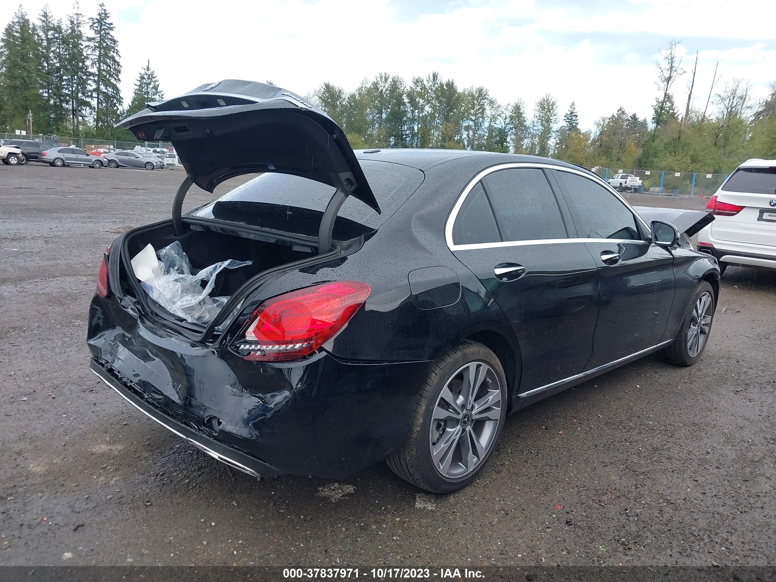 Photo 3 VIN: W1KWF8EB6MR646300 - MERCEDES-BENZ C 300 