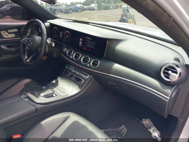 Photo 4 VIN: W1KZF8DBXNB053225 - MERCEDES-BENZ E-CLASS 