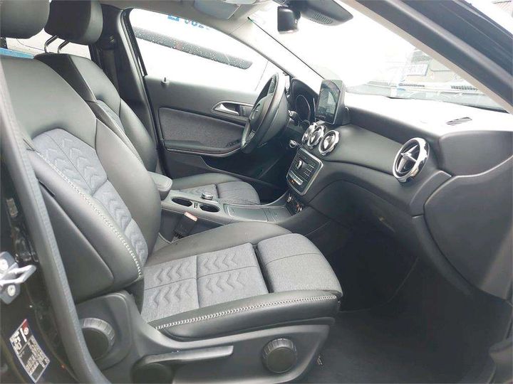 Photo 9 VIN: W1N1569421J700744 - MERCEDES-BENZ CLASSE GLA 