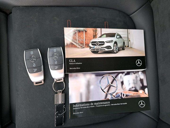 Photo 5 VIN: W1N2477121J295815 - MERCEDES-BENZ GLA 