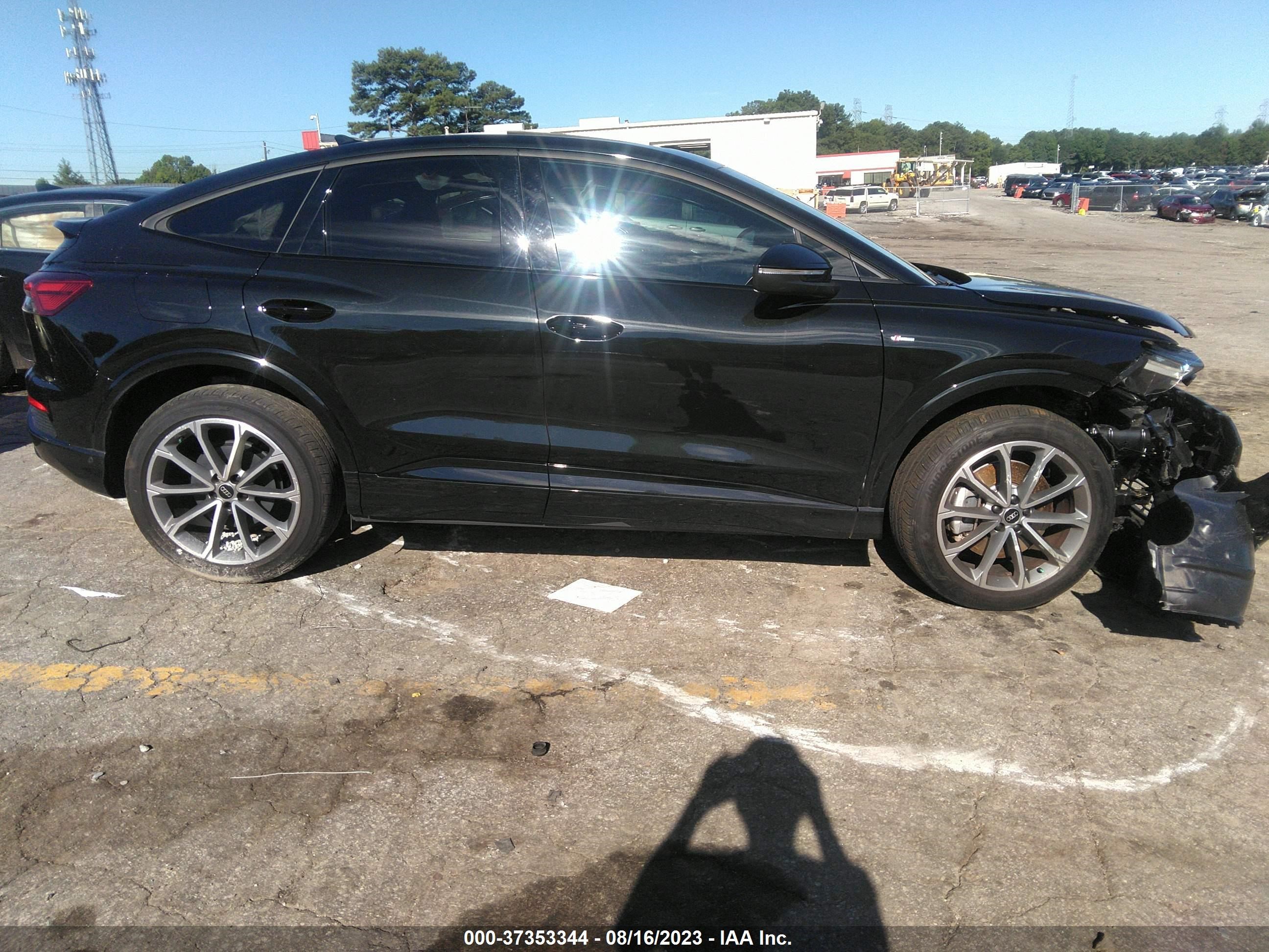 Photo 11 VIN: WA132BFZ6NP055196 - AUDI Q4 E-TRON 