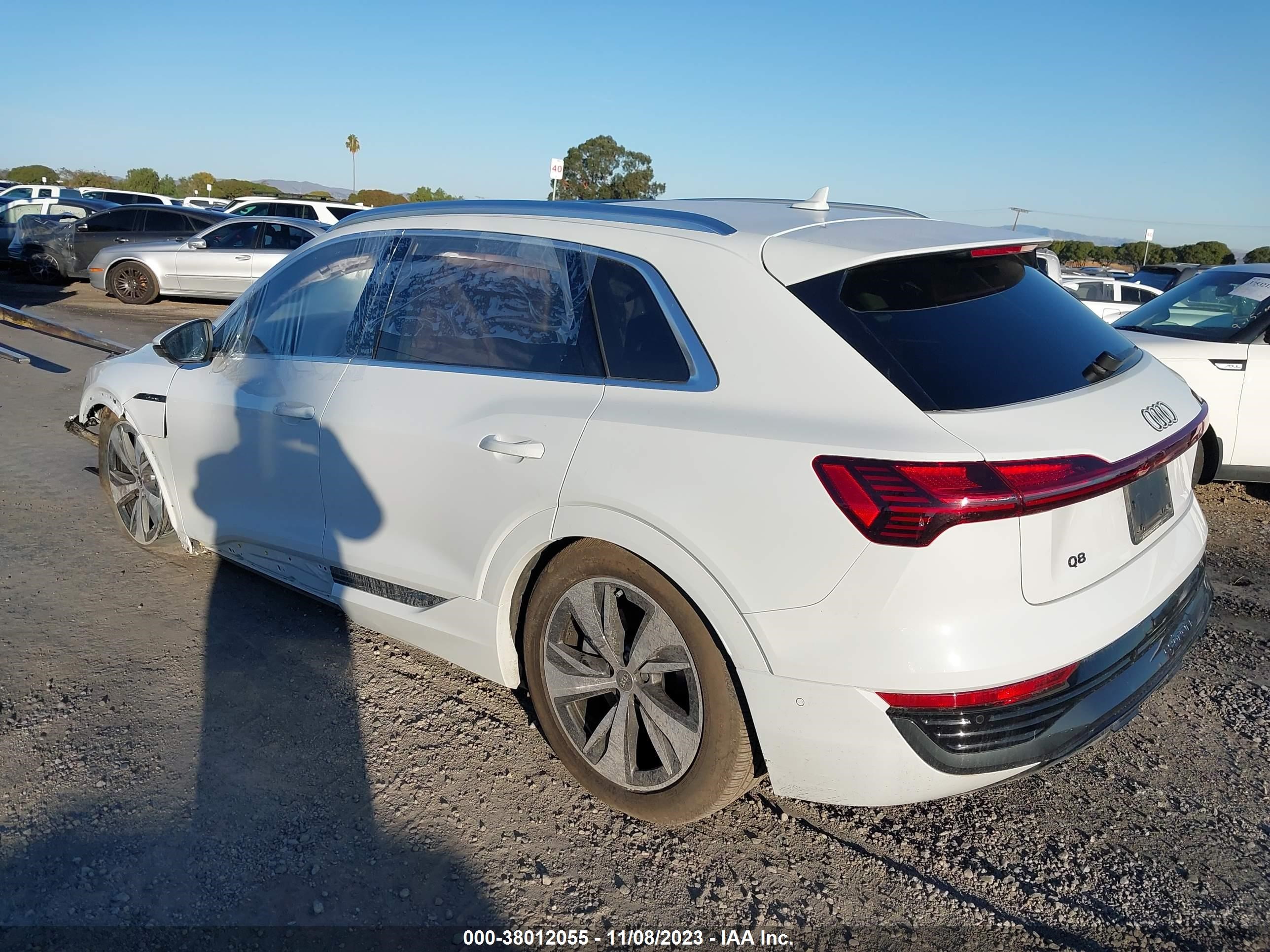 Photo 2 VIN: WA15AAGE2RB006632 - AUDI Q8 