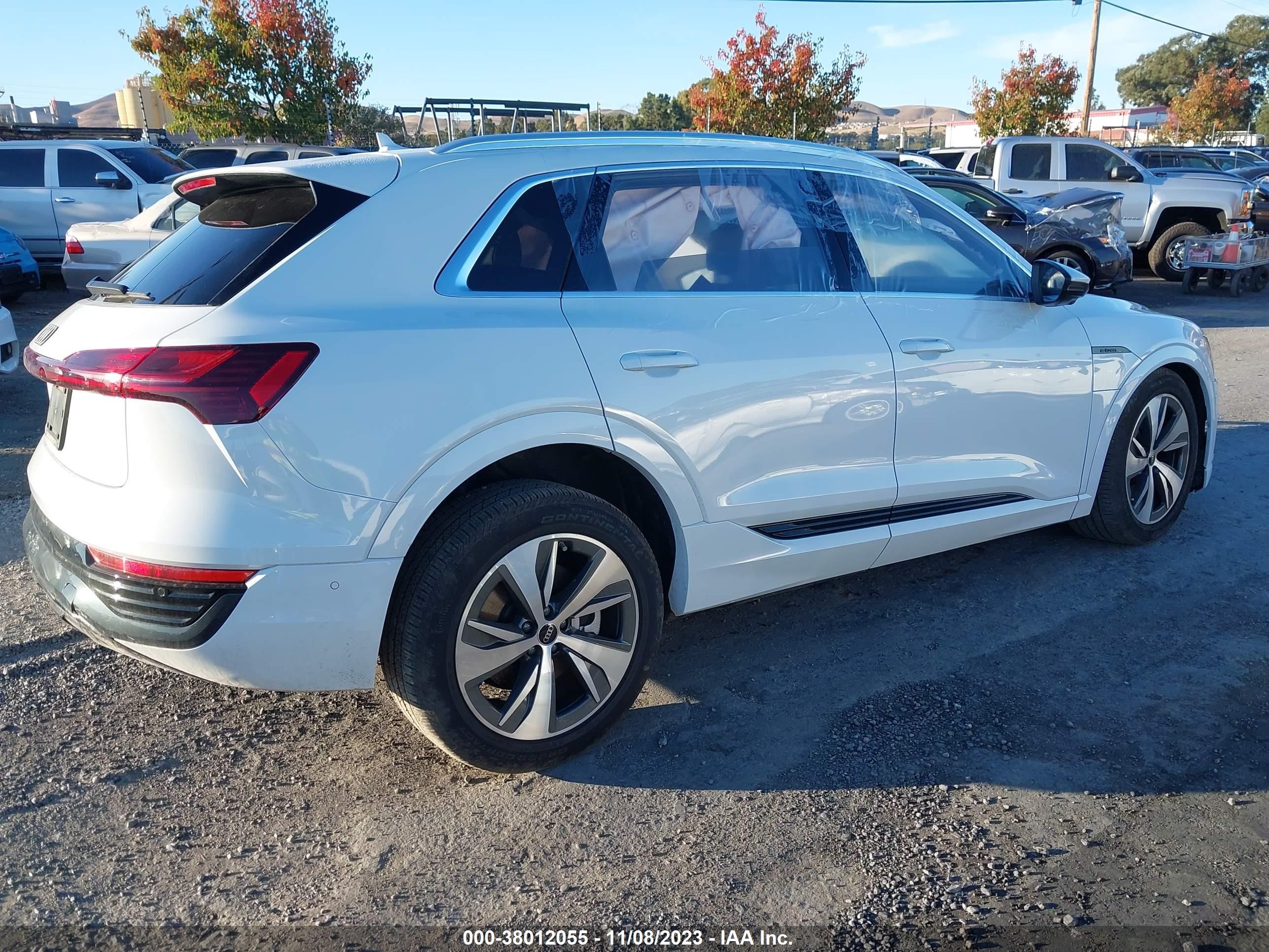 Photo 3 VIN: WA15AAGE2RB006632 - AUDI Q8 