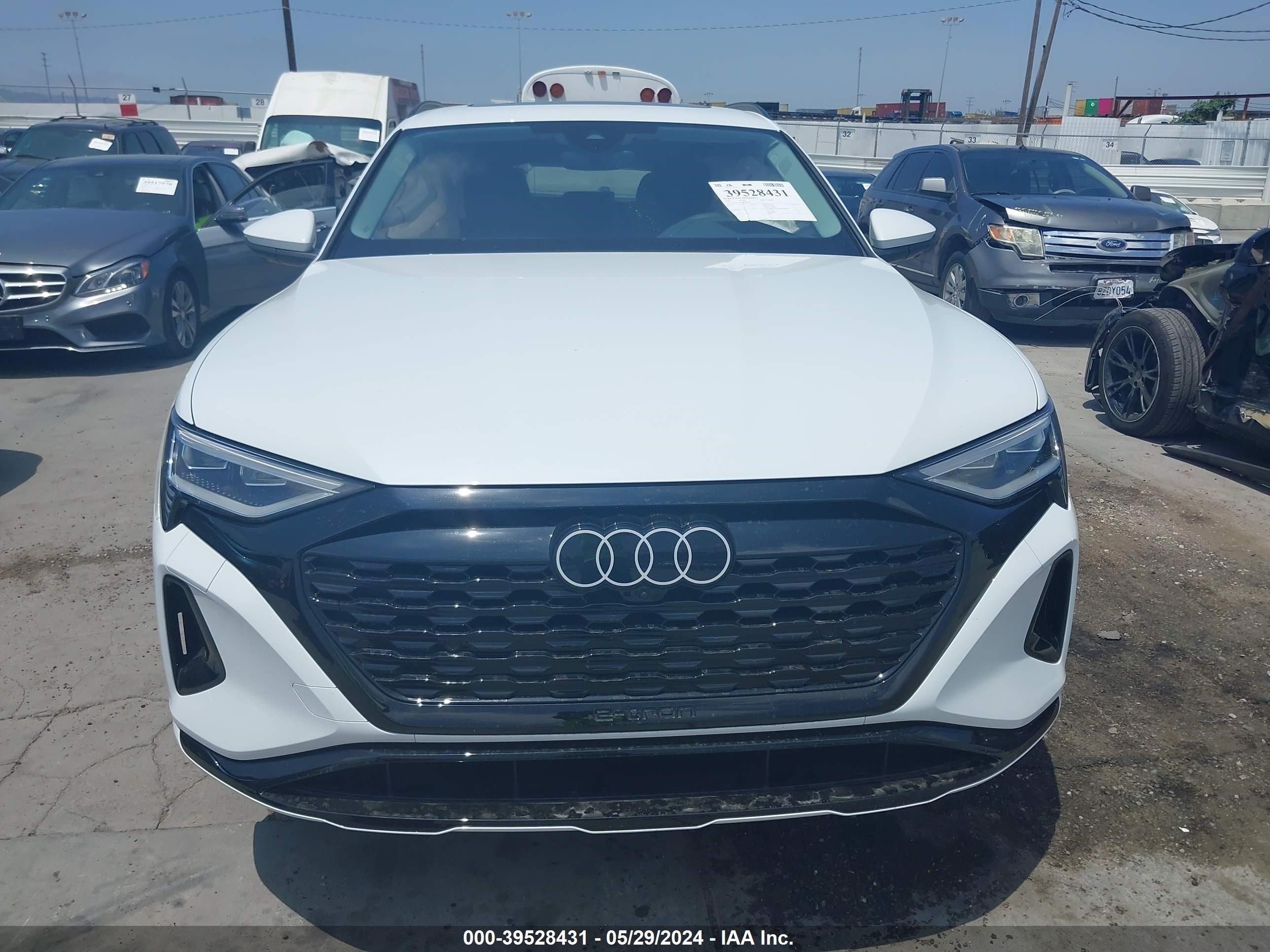 Photo 11 VIN: WA15AAGE4RB051880 - AUDI Q8 