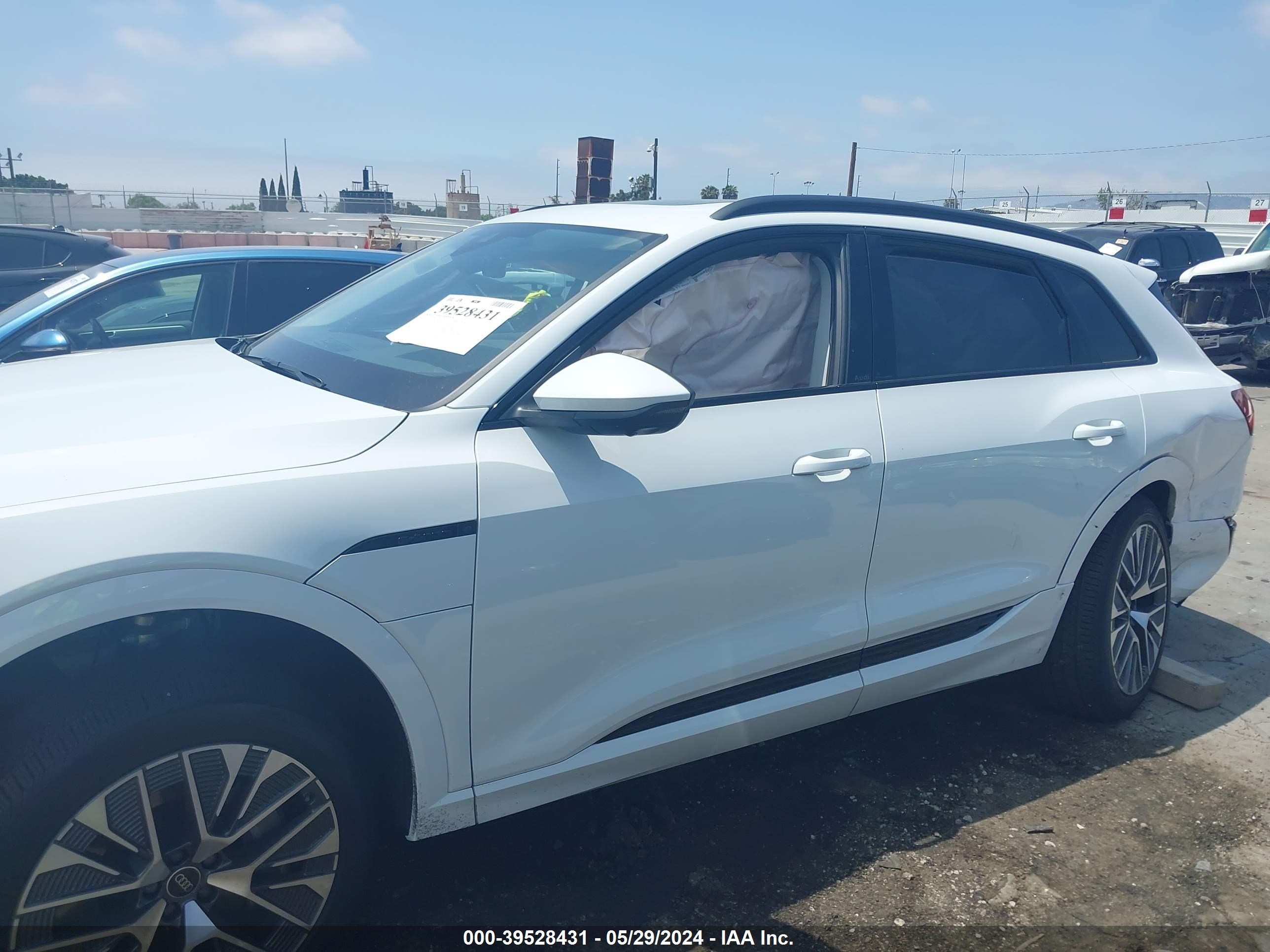 Photo 13 VIN: WA15AAGE4RB051880 - AUDI Q8 