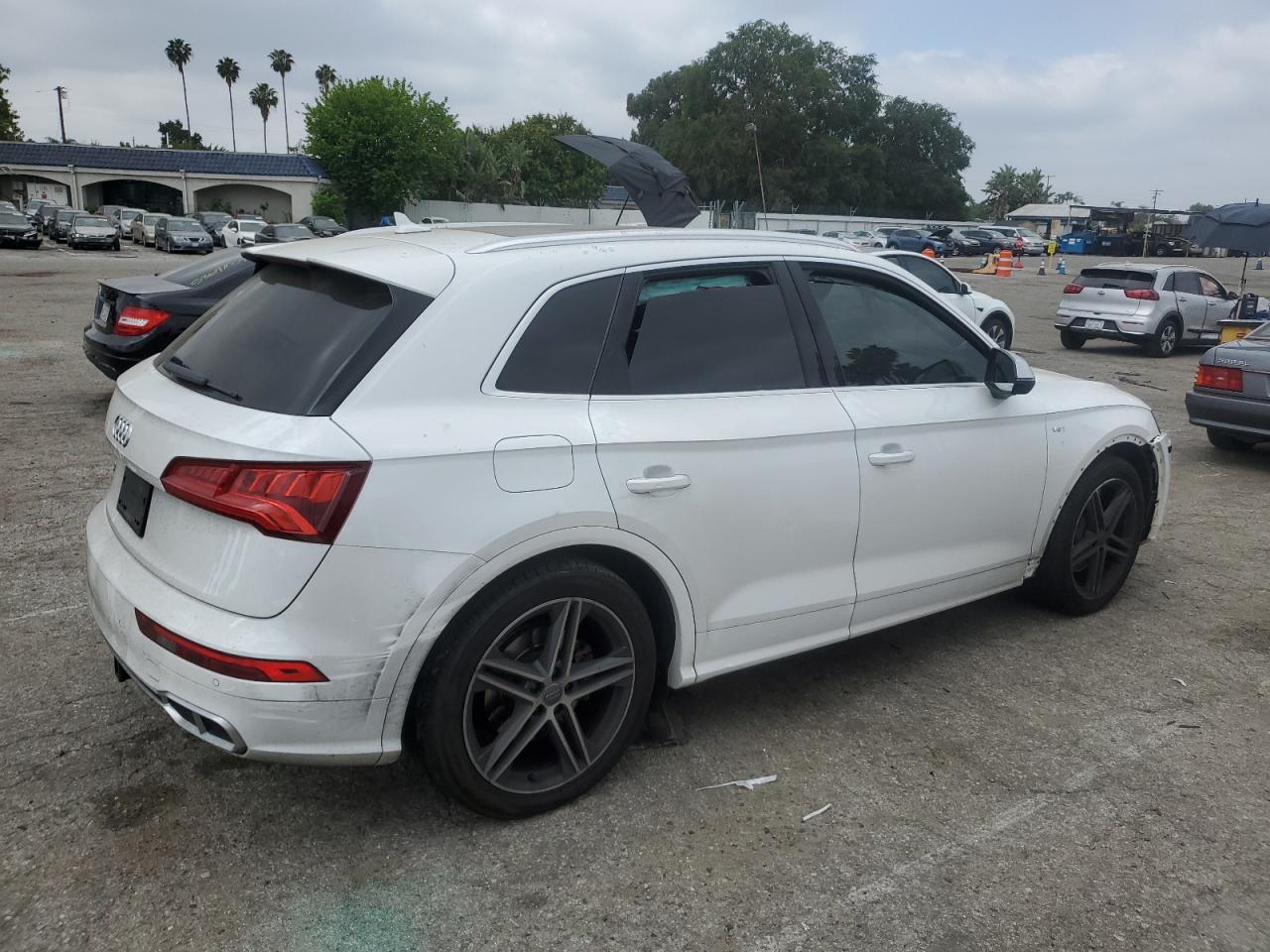 Photo 2 VIN: WA1A4AFY0J2176476 - AUDI SQ5 