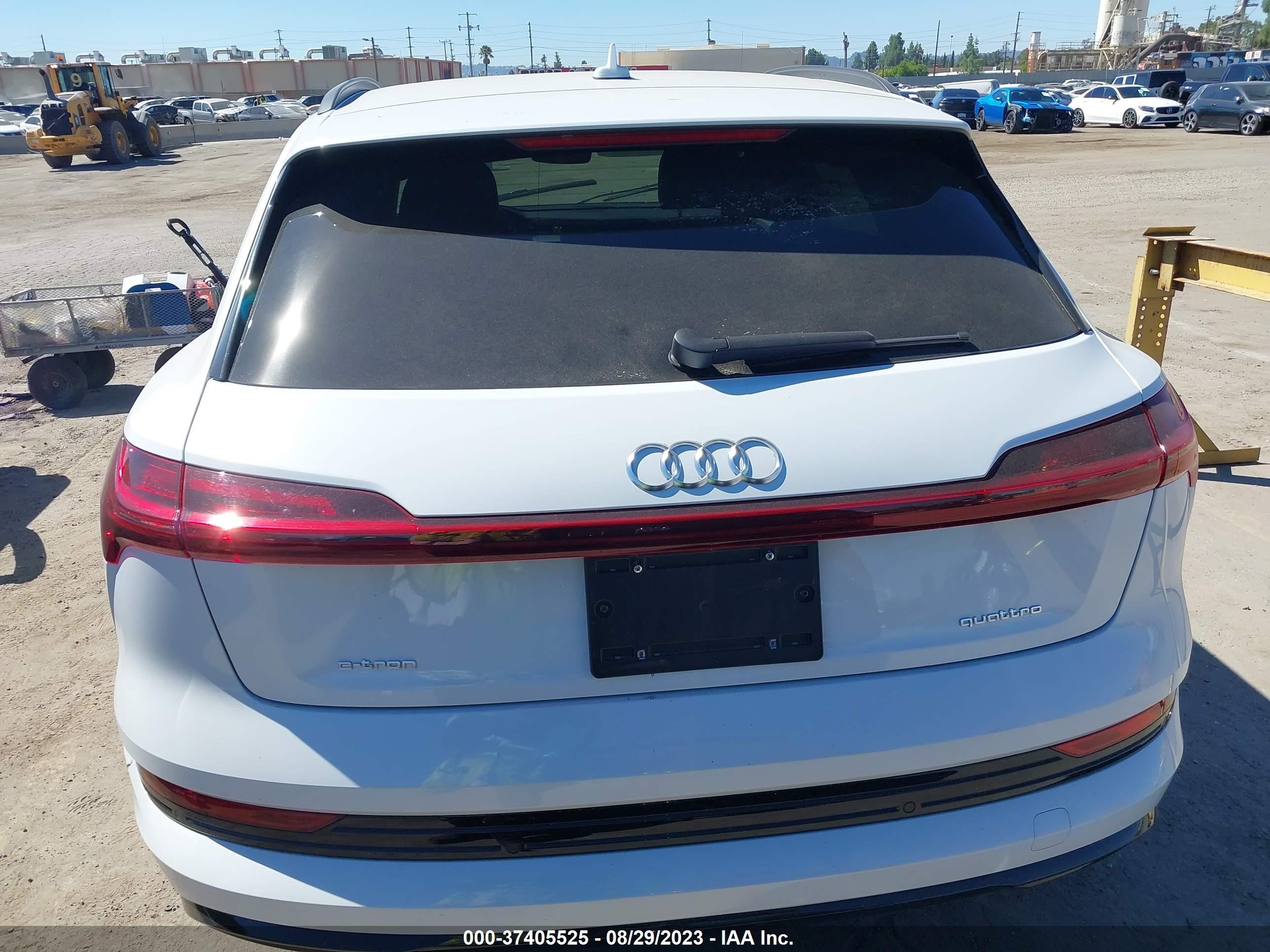 Photo 14 VIN: WA1AAAGE1NB013466 - AUDI E-TRON 