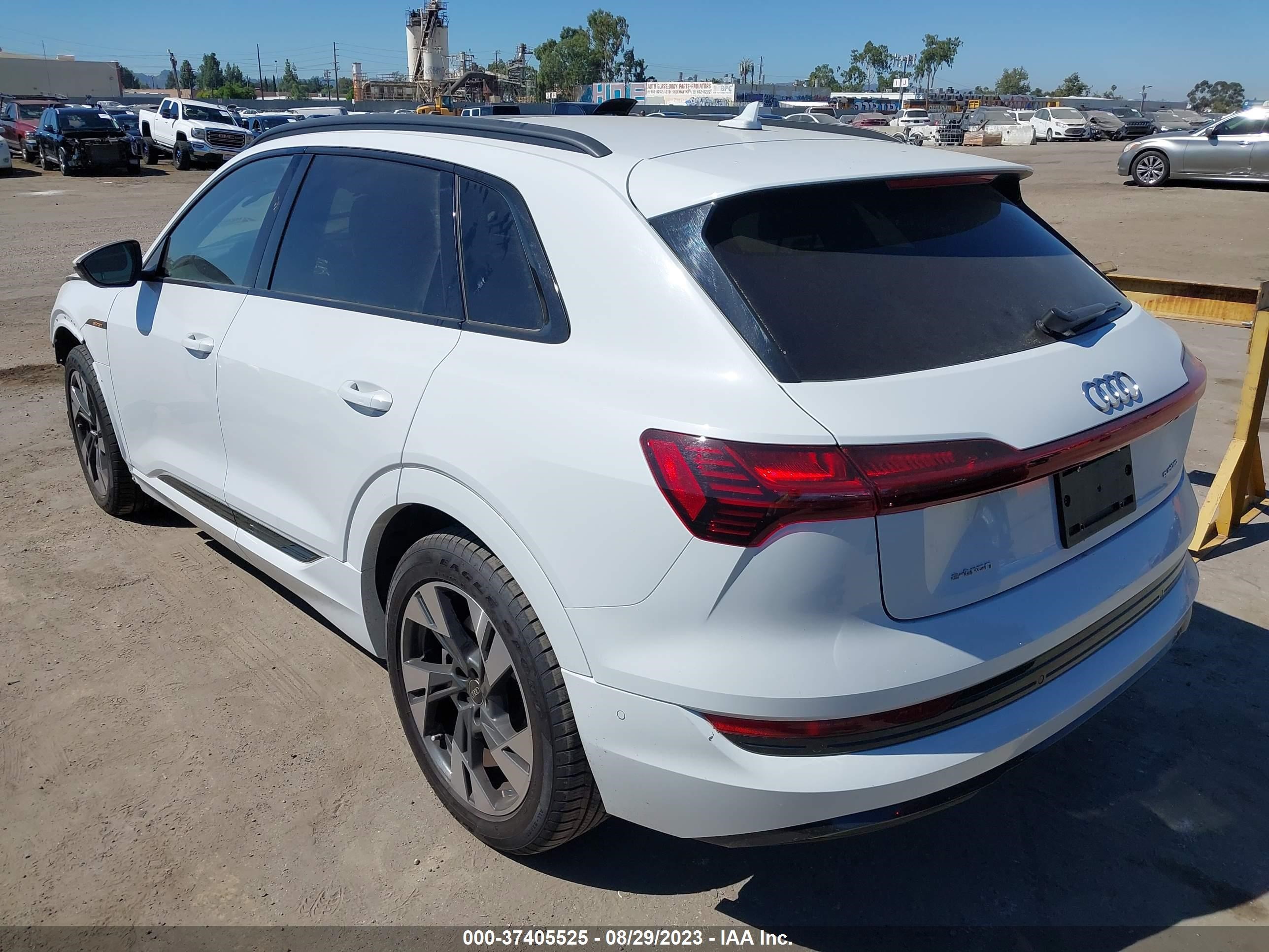 Photo 2 VIN: WA1AAAGE1NB013466 - AUDI E-TRON 