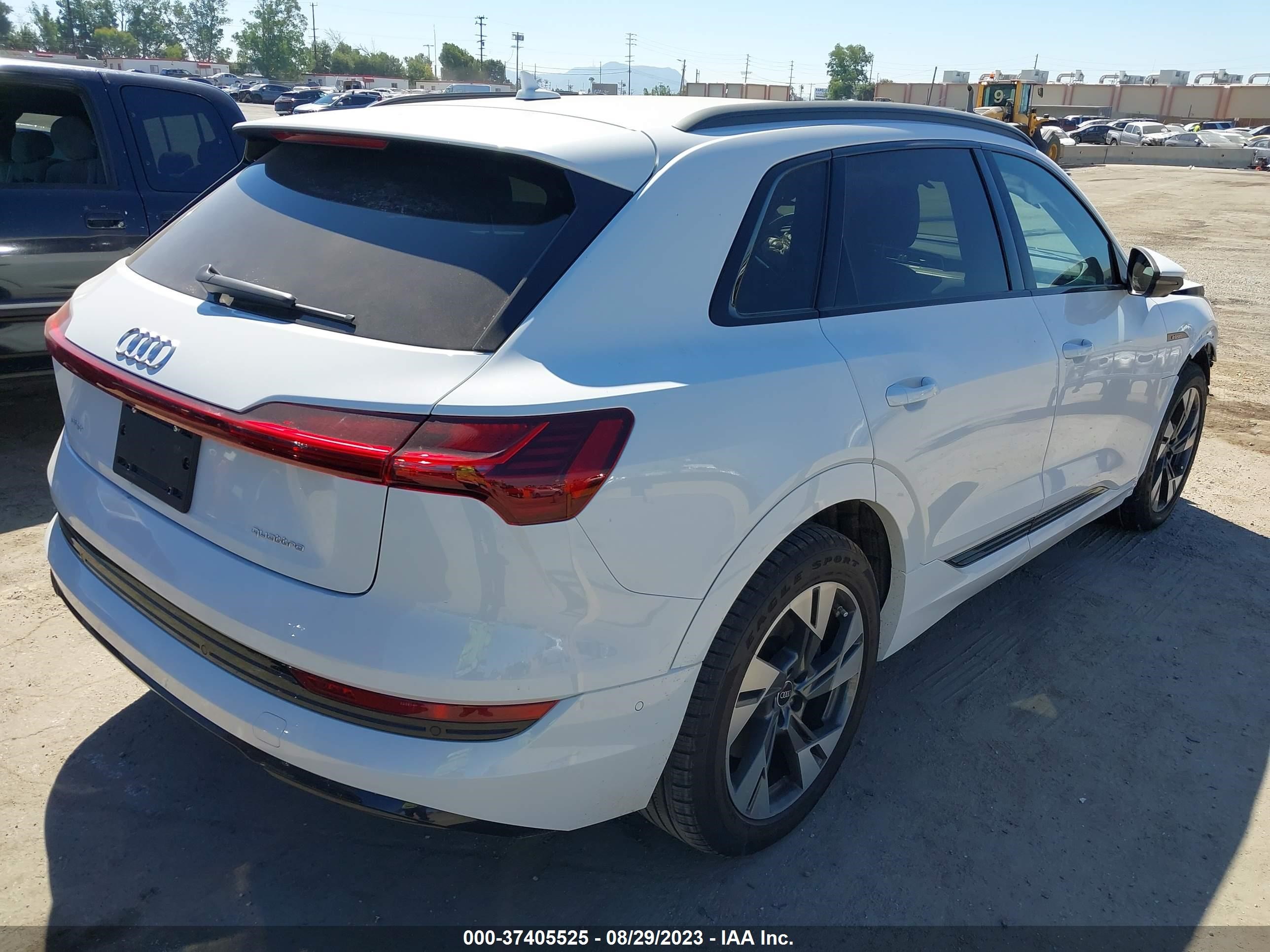 Photo 3 VIN: WA1AAAGE1NB013466 - AUDI E-TRON 