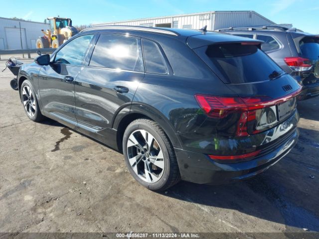 Photo 2 VIN: WA1AAAGE6NB029002 - AUDI E-TRON 