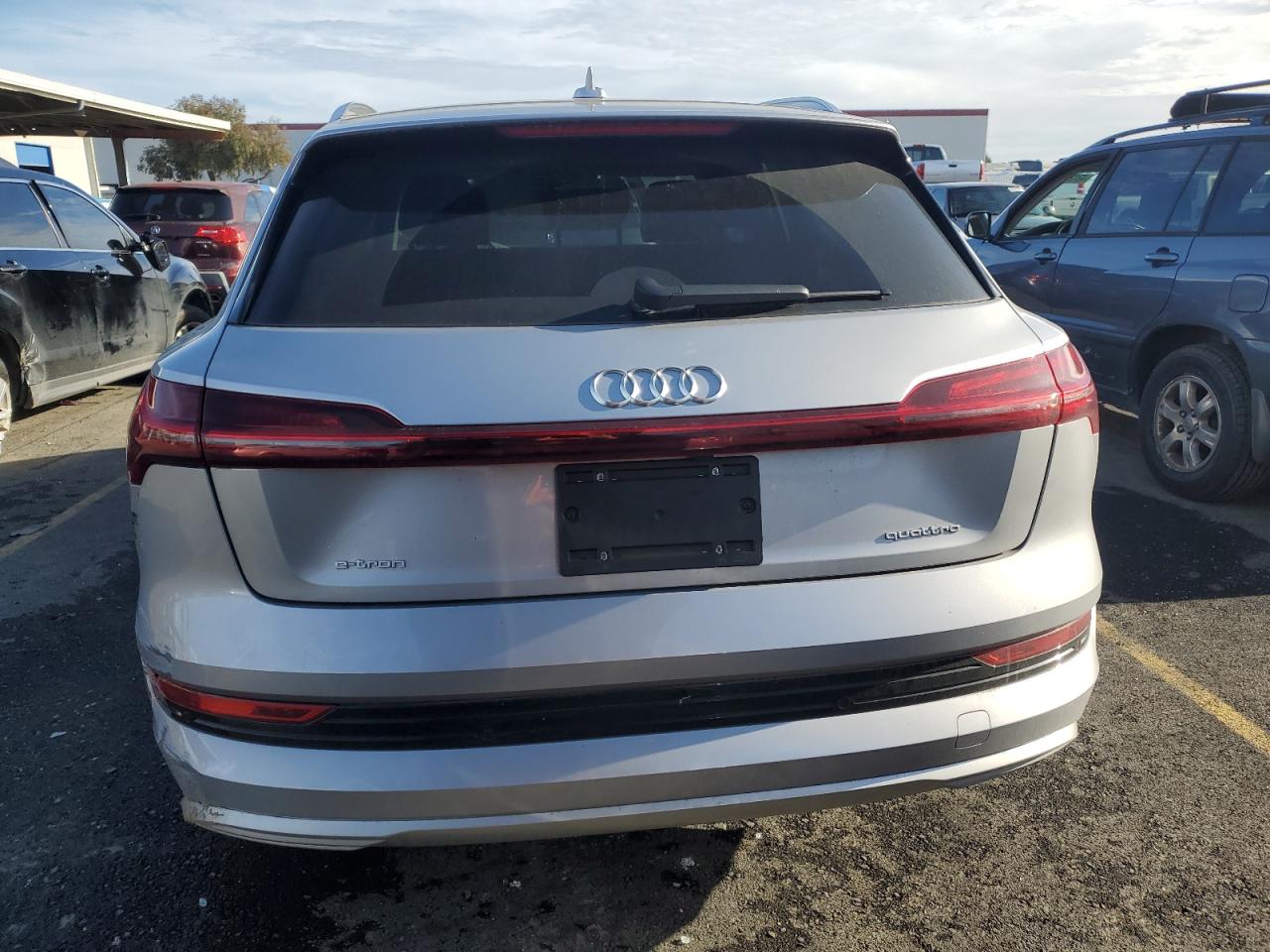 Photo 5 VIN: WA1AAAGE8NB030037 - AUDI E-TRON 