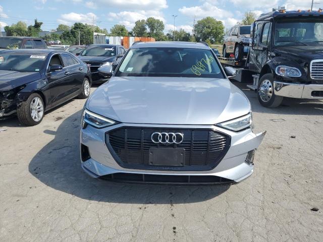 Photo 4 VIN: WA1AAAGE9NB046702 - AUDI E-TRON PRE 