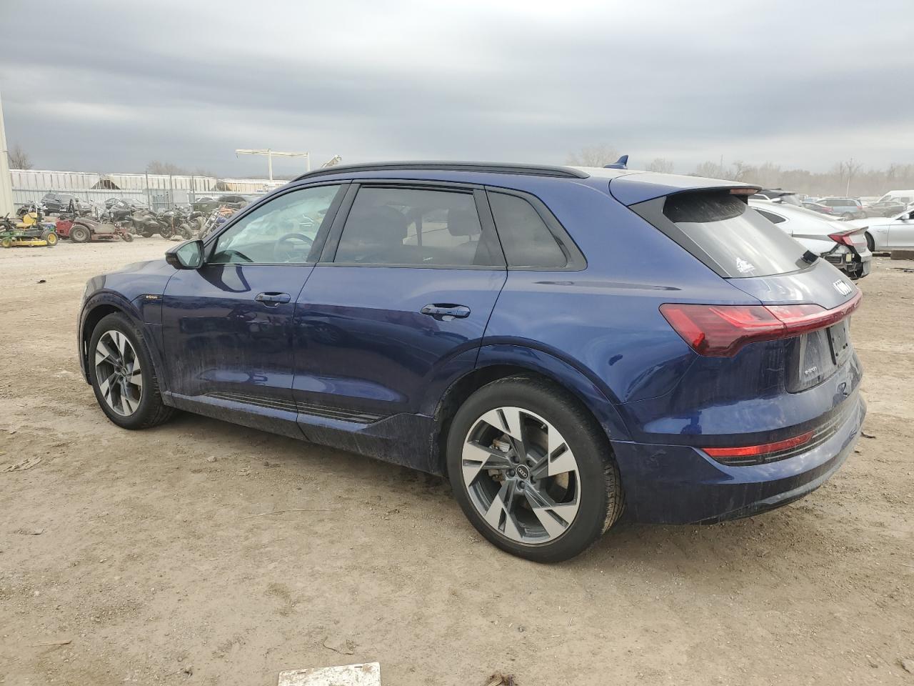 Photo 1 VIN: WA1AAAGEXNB025213 - AUDI E-TRON 