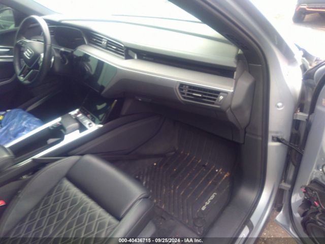 Photo 4 VIN: WA1ACBGE0NB039363 - AUDI E-TRON 