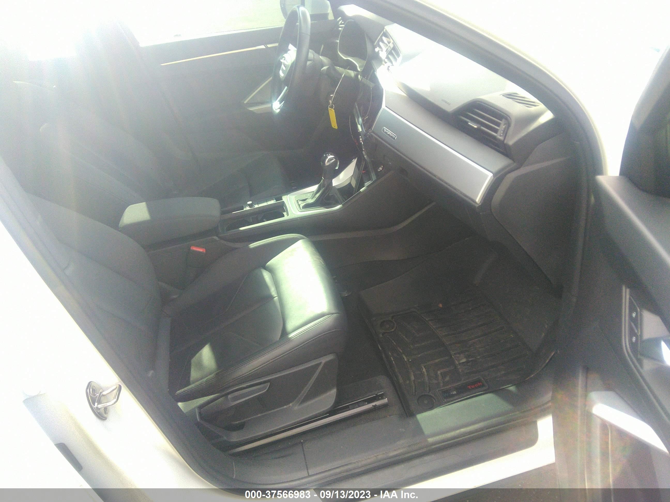 Photo 4 VIN: WA1AECF30K1079220 - AUDI Q3 