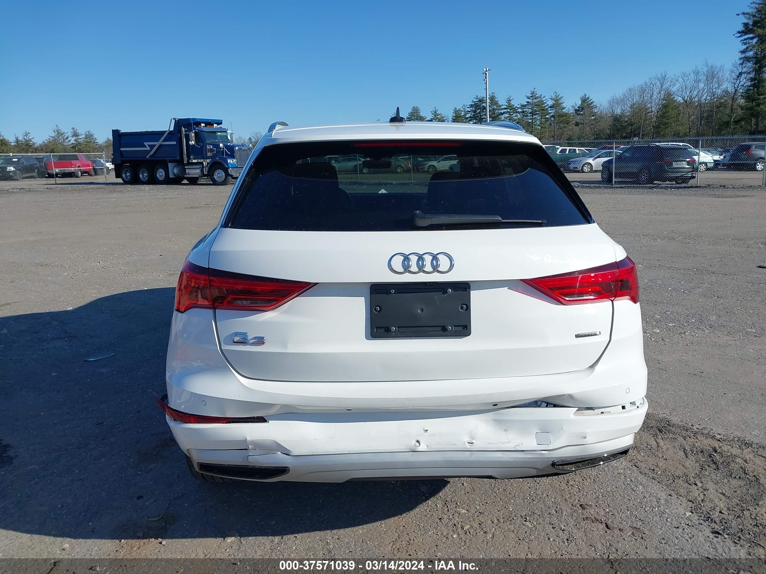 Photo 15 VIN: WA1AECF30L1075816 - AUDI Q3 