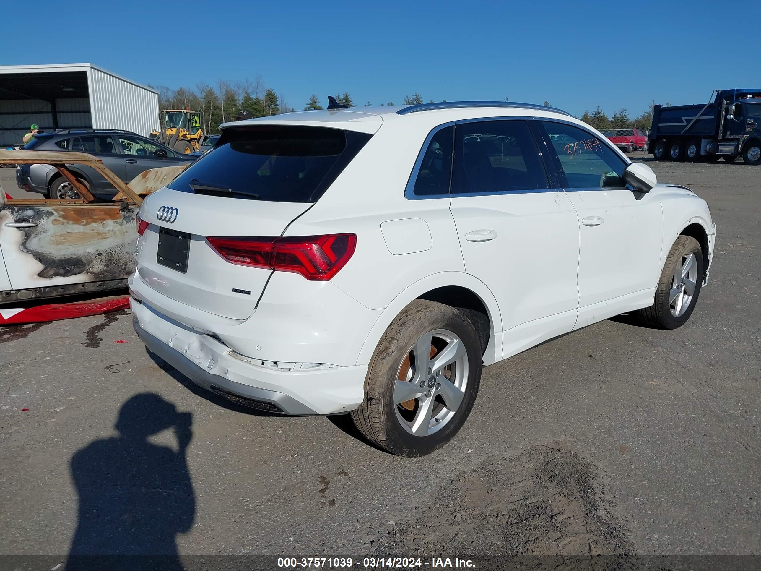 Photo 3 VIN: WA1AECF30L1075816 - AUDI Q3 