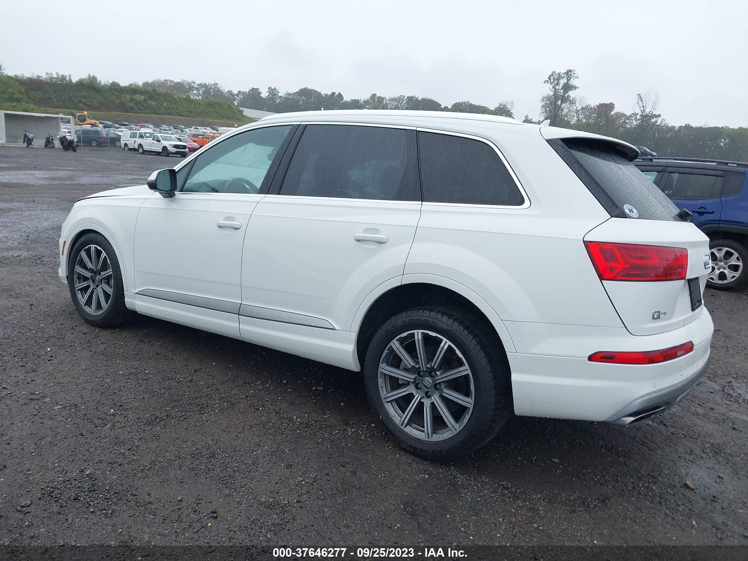 Photo 2 VIN: WA1AHAF7XHD058235 - AUDI Q7 